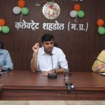 कलेक्टर ने स्कूलों में नामांकन, आधार अपडेशन तथा सायकल वितरण की समीक्षा की