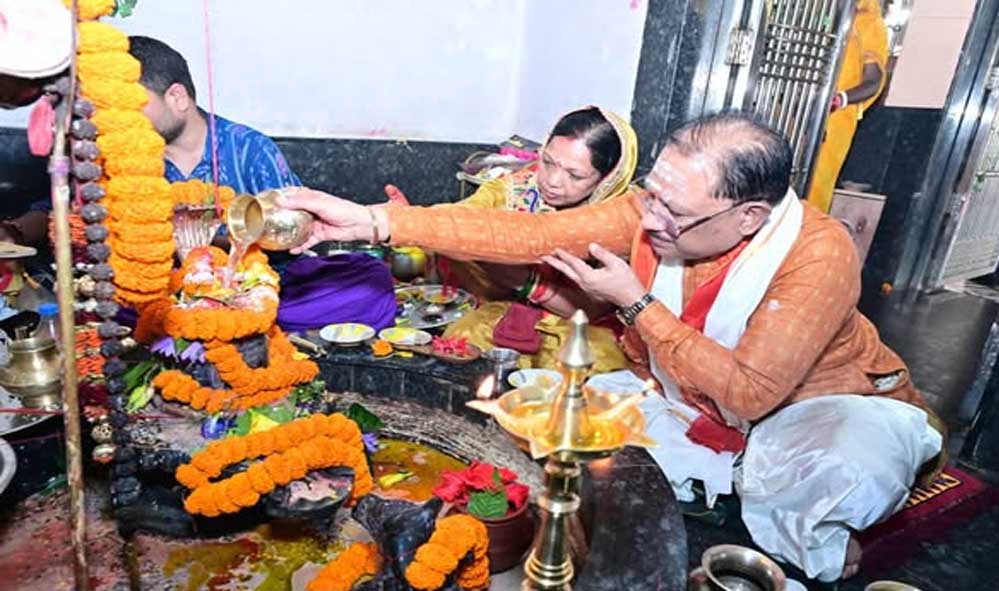 सावन सोमवार-नागपंचमी पर CM विष्णुदेव साय ने की फलेश्वरनाथ महादेव की पूजा, प्रदेशवासियों की सुख-समृद्धि की कामना सावन सोमवार-नागपंचमी पर CM विष्णुदेव साय ने की फलेश्वरनाथ महादेव की पूजा, प्रदेशवासियों की सुख-समृद्धि की कामना