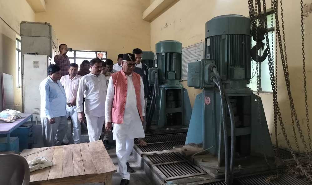 जलभराव रोकने को विधायक डॉ. नीरज बोरा ने पंपिंग स्टेशनों का किया निरीक्षण जलभराव रोकने को विधायक डॉ. नीरज बोरा ने पंपिंग स्टेशनों का किया निरीक्षण