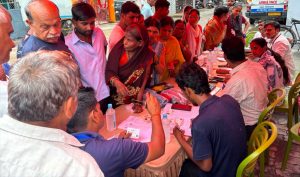 आदर्श पुरम में सेहत साथी सेवा शिविर, 163 मरीजों का स्वास्थ्य परीक्षण