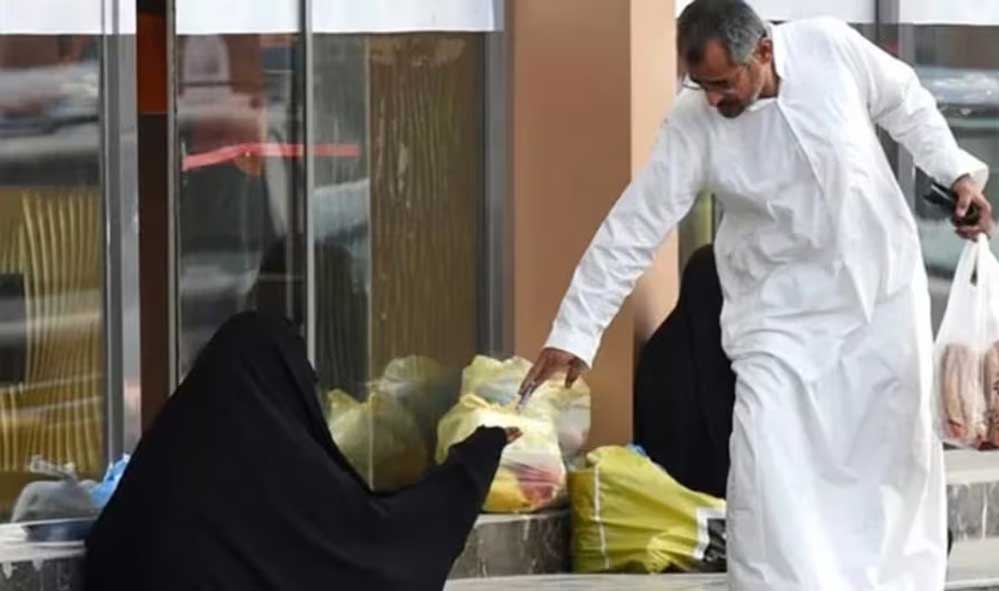Saudi Arabia में भीख मांगने वालों पर सख्ती, पाकिस्तान ने नागरिकों को दी लास्ट वार्निंग; नियम तोड़ा तो होगी कार्रवाई Saudi Arabia में भीख मांगने वालों पर सख्ती, पाकिस्तान ने नागरिकों को दी लास्ट वार्निंग; नियम तोड़ा तो होगी कार्रवाई