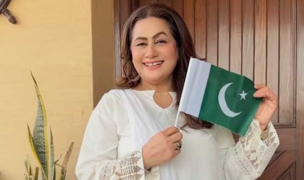 PAK Independence Day पर भारतीय गाने पर झूमीं पाकिस्तानी एक्ट्रेसेज, ‘Raazi’ के ‘ऐ वतन’ पर मचा बवाल PAK Independence Day पर भारतीय गाने पर झूमीं पाकिस्तानी एक्ट्रेसेज, ‘Raazi’ के ‘ऐ वतन’ पर मचा बवाल