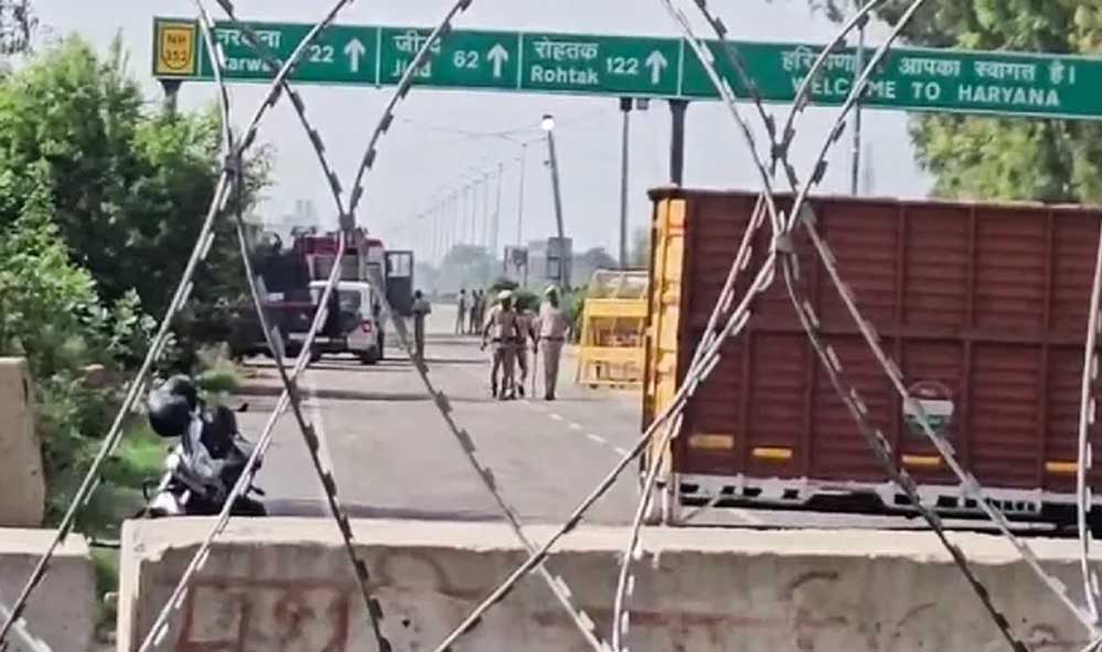 Punjab-Haryana Border Seal: ट्रेड डील के विरोध में दिल्ली बढ़े किसान, हरियाणा में 5 लेयर बैरिकेडिंग; आज अहम बैठकें Punjab-Haryana Border Seal: ट्रेड डील के विरोध में दिल्ली बढ़े किसान, हरियाणा में 5 लेयर बैरिकेडिंग; आज अहम बैठकें