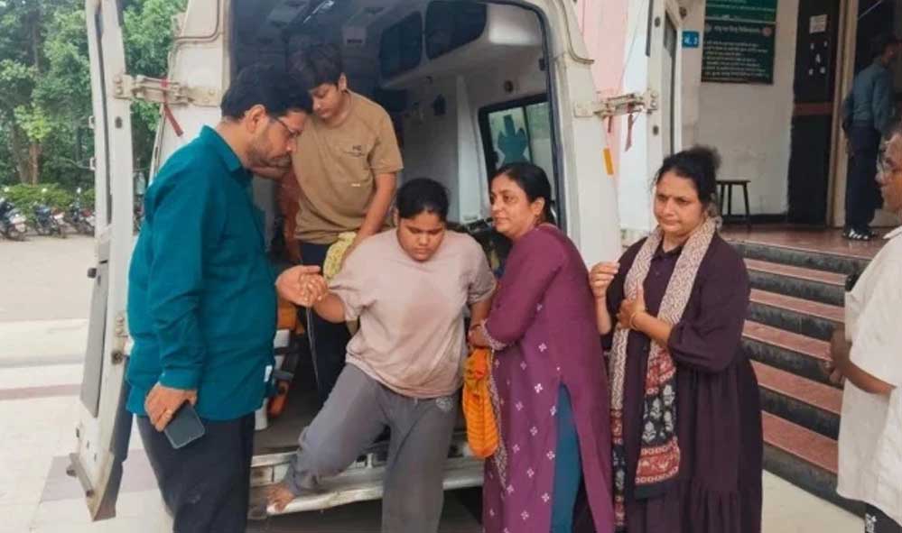 नागचंद्रेश्वर मंदिर में दर्शन के दौरान मची अफरा-तफरी, भीड़ के दबाव में कई भक्त घायल; अस्पताल में भर्ती नागचंद्रेश्वर मंदिर में दर्शन के दौरान मची अफरा-तफरी, भीड़ के दबाव में कई भक्त घायल; अस्पताल में भर्ती