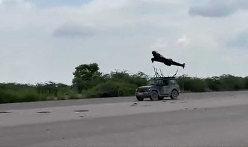 UP Defence Corridor में भारत की बड़ी कामयाबी, Kawa UAV के Divyastra MK3 ने भरी पहली उड़ान; जेट इंजन भी स्वदेशी UP Defence Corridor में भारत की बड़ी कामयाबी, Kawa UAV के Divyastra MK3 ने भरी पहली उड़ान; जेट इंजन भी स्वदेशी