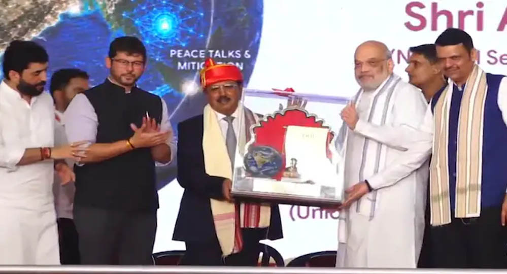 लोकमान्य तिलक अवॉर्ड से सम्मानित हुए अजीत डोभाल, अमित शाह ने पहनाई पगड़ी लोकमान्य तिलक अवॉर्ड से सम्मानित हुए अजीत डोभाल, अमित शाह ने पहनाई पगड़ी