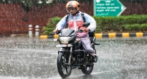 Weather Update: यूपी से बिहार तक बारिश का दौर जारी, गुजरात में रेड अलर्ट; अगस्त के मौसम का IMD अपडेट