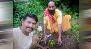 प्रदेश प्रवक्ता बालकिशन विश्वकर्मा ने आम के वृक्ष छतरपुर में लगाए