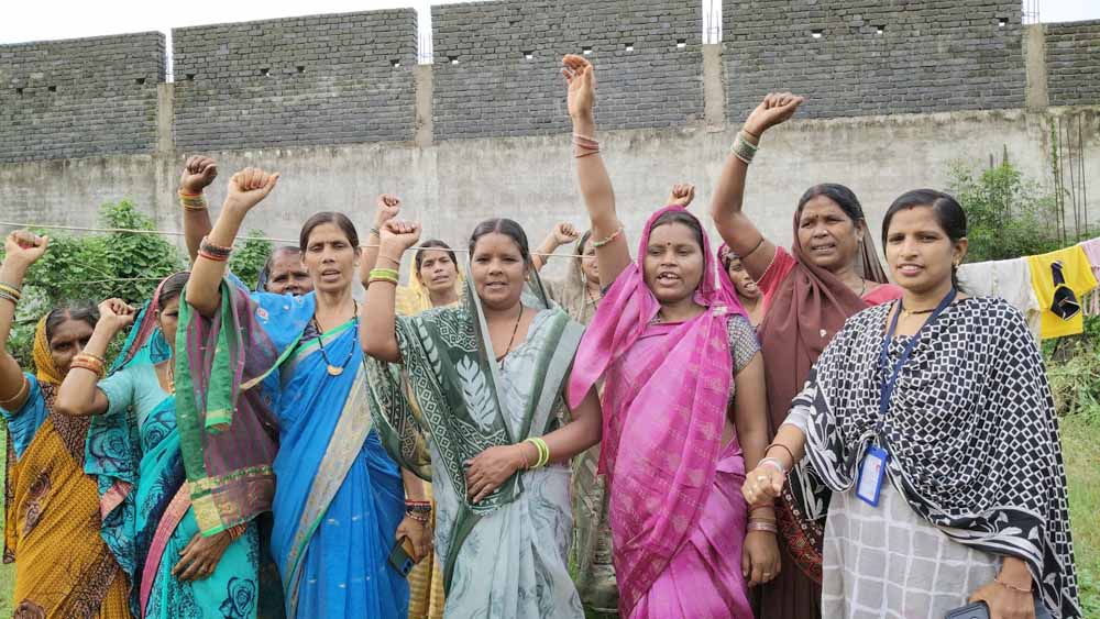 रक्षाबंधन पर 6 स्व-सहायता समूहों की महिलाएं बना रहीं बीज और फैंसी राखियां, अब तक डेढ़ लाख रुपये की बिक्री रक्षाबंधन पर 6 स्व-सहायता समूहों की महिलाएं बना रहीं बीज और फैंसी राखियां, अब तक डेढ़ लाख रुपये की बिक्री