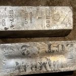 हवेली से 10-15 चांदी की सिल्लियां और सोने के सिक्कों का दावा, पुलिस को मिली सिर्फ 2 सिल्लियां हवेली से 10-15 चांदी की सिल्लियां और सोने के सिक्कों का दावा, पुलिस को मिली सिर्फ 2 सिल्लियां
