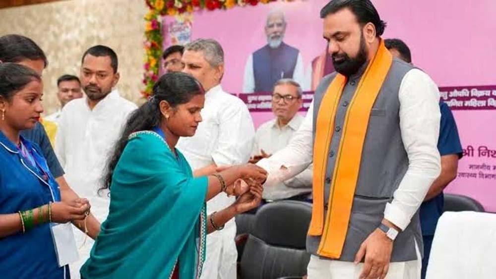 बिहार में अनोखा रक्षाबंधन: CM सम्राट ने पेड़ को राखी बांधकर लिया प्रकृति बचाने का संकल्प