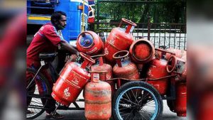 16 अगस्त तक करा लें LPG e-KYC, वरना कल से नहीं कर पाएंगे सिलेंडर बुक 16 अगस्त तक करा लें LPG e-KYC, वरना कल से नहीं कर पाएंगे सिलेंडर बुक