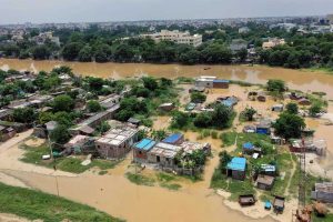पटना में गंगा ने पार किया खतरे का निशान, बक्सर-भागलपुर तक बढ़ा जलस्तर; घाघरा-गंडक का भी हाल जानें