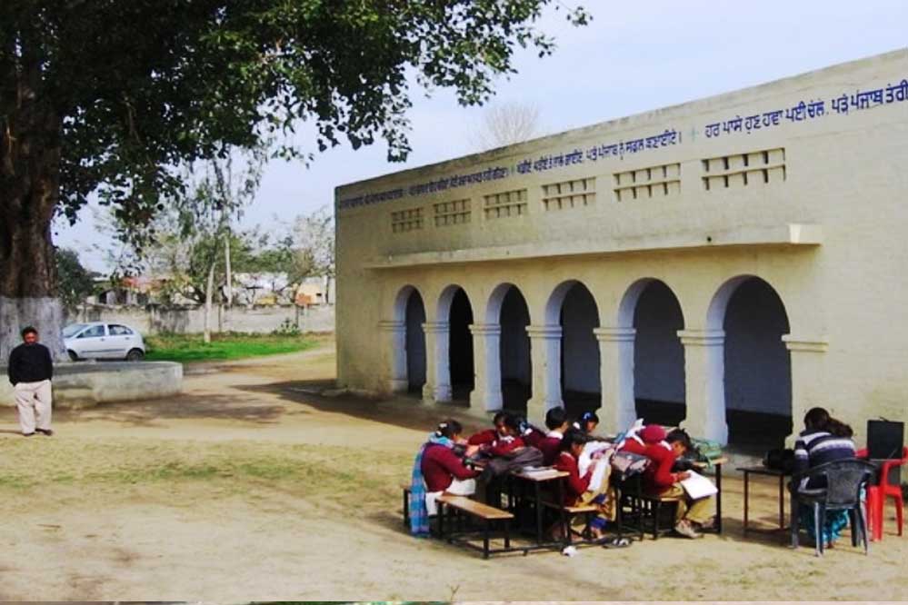 पंजाब के सरकारी स्कूलों में बड़ा बदलाव, सफाई और सुरक्षा की जिम्मेदारी अब मुखियों की
