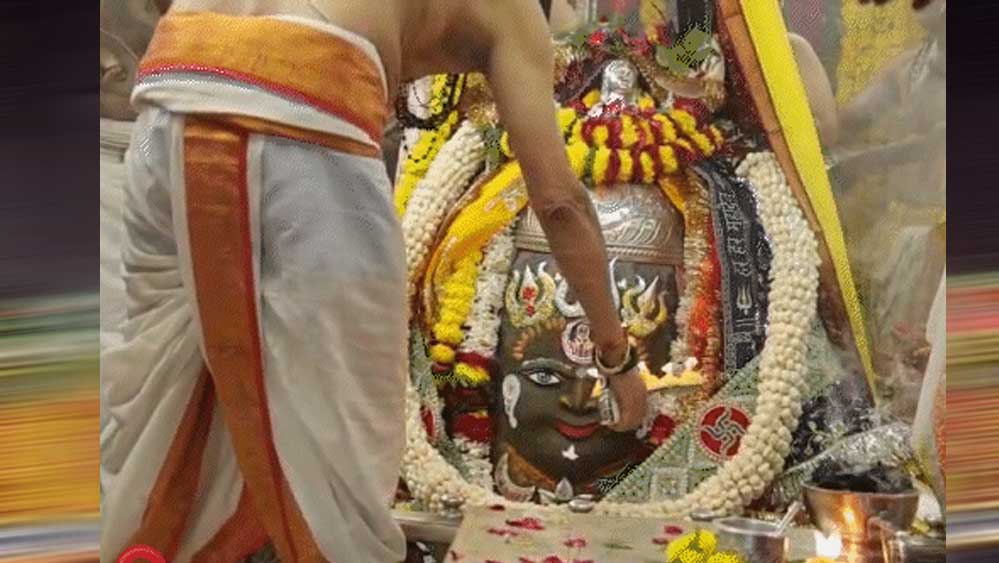 महाकाल का अलौकिक श्रृंगार, ओंकारेश्वर में बाबा का रुद्राभिषेक; भोजेश्वर महादेव 6 क्विंटल फूलों से सजे महाकाल का अलौकिक श्रृंगार, ओंकारेश्वर में बाबा का रुद्राभिषेक; भोजेश्वर महादेव 6 क्विंटल फूलों से सजे