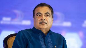 नितिन गडकरी का बड़ा बयान- अब जिम्मेदारी नई पीढ़ी को सौंपने का समय, सियासी गलियारों में हलचल