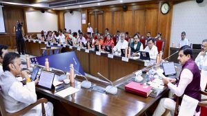 MP कैबिनेट के बड़े फैसले! लाड़ली बहनों को सौगात, कौशल विकास-निवेश पर रणनीति; विजय शाह का प्रस्ताव रुका