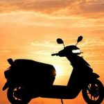 EV स्कूटर बाजार में Ather की बड़ी एंट्री! 29 अगस्त को लॉन्च होगा नया Konark, Chetak-iQube से मुकाबला EV स्कूटर बाजार में Ather की बड़ी एंट्री! 29 अगस्त को लॉन्च होगा नया Konark, Chetak-iQube से मुकाबला
