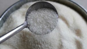चीनी की कीमतों में 15% की गिरावट, सरकार के फैसलों से आगे भी राहत की उम्मीद