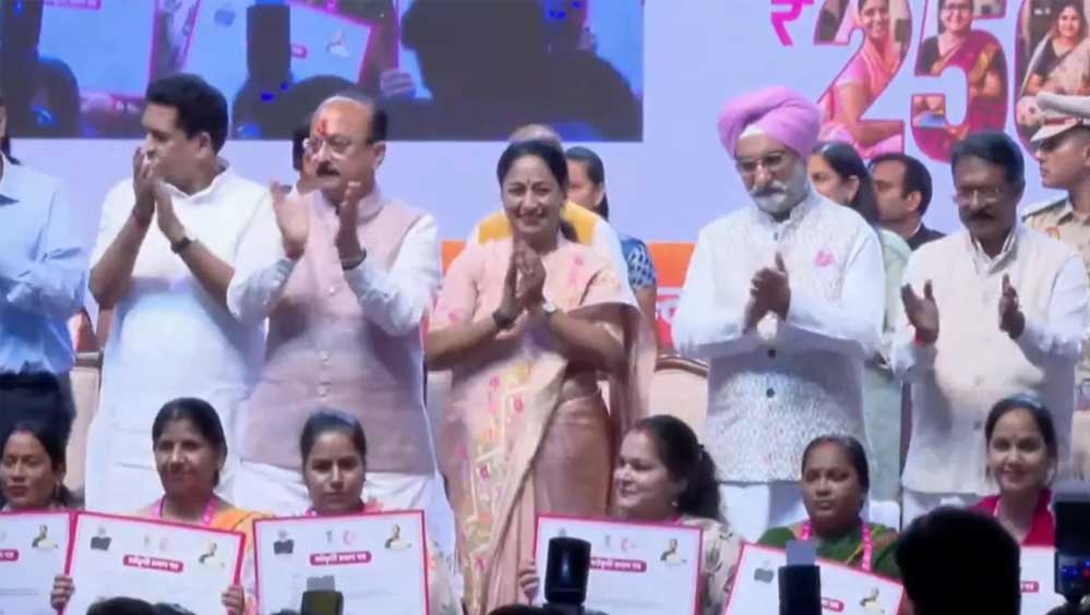 लक्ष्मी योजना लॉन्च: दिल्ली की महिलाओं के खाते में आएंगे 2500 रुपये