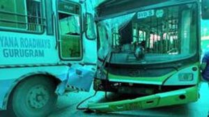 बुलंदशहर में डंपर से भिड़ी रोडवेज बस, 2 की मौत; आजमगढ़ में भीषण हादसे में 2 ने गंवाई जान