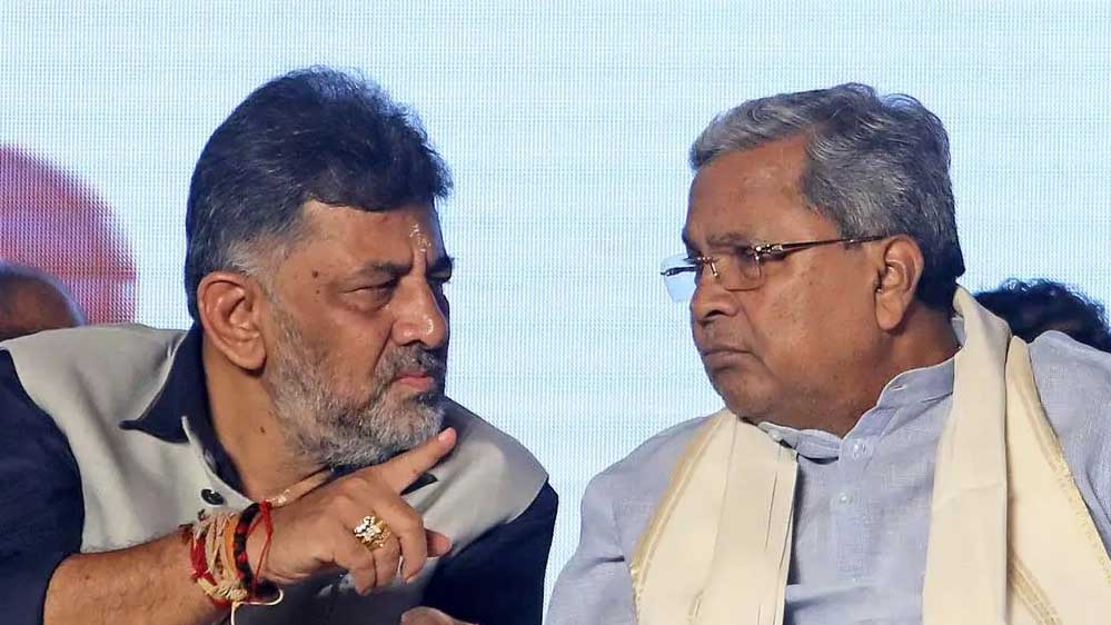 कर्नाटक कांग्रेस में फिर सियासी सरगर्मी! सिद्दारमैया के ‘एक डिप्टी सीएम’ बयान के मायने क्या? कर्नाटक कांग्रेस में फिर सियासी सरगर्मी! सिद्दारमैया के ‘एक डिप्टी सीएम’ बयान के मायने क्या?