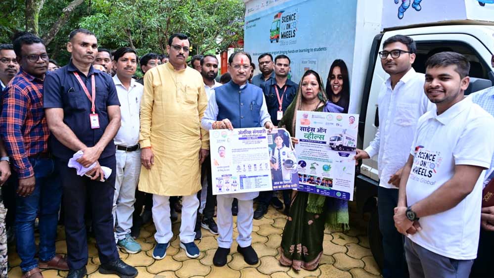अंतरिक्ष की उड़ान भरने की नई पहल, मुख्यमंत्री ने ‘अंतरिक्ष संगवारी’ प्रशिक्षण कार्यक्रम शुरू किया अंतरिक्ष की उड़ान भरने की नई पहल, मुख्यमंत्री ने ‘अंतरिक्ष संगवारी’ प्रशिक्षण कार्यक्रम शुरू किया