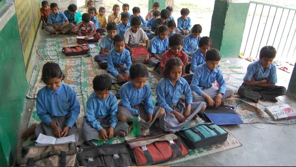 सरकारी स्कूलों की छवि खराब करना पड़ेगा भारी, दोषियों पर FIR की तैयारी; DM को रिपोर्ट भेजी सरकारी स्कूलों की छवि खराब करना पड़ेगा भारी, दोषियों पर FIR की तैयारी; DM को रिपोर्ट भेजी