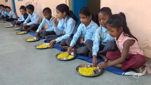 सरकारी स्कूलों में मिड-डे-मील की सख्त निगरानी, एप-पोर्टल और रजिस्टर में होगा हाजिरी मिलान