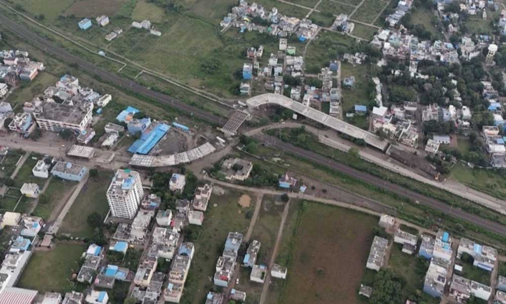 90 डिग्री के घुमाव पर उठे सवाल, सीहोर के निर्माणाधीन ओवरब्रिज की ड्रोन तस्वीरों से मचा हड़कंप