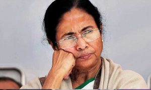 हाईकोर्ट के आदेश पर ममता बनर्जी का नहीं हुआ अमल, कोलकाता में FIR से बढ़ी मुश्किलें हाईकोर्ट के आदेश पर ममता बनर्जी का नहीं हुआ अमल, कोलकाता में FIR से बढ़ी मुश्किलें