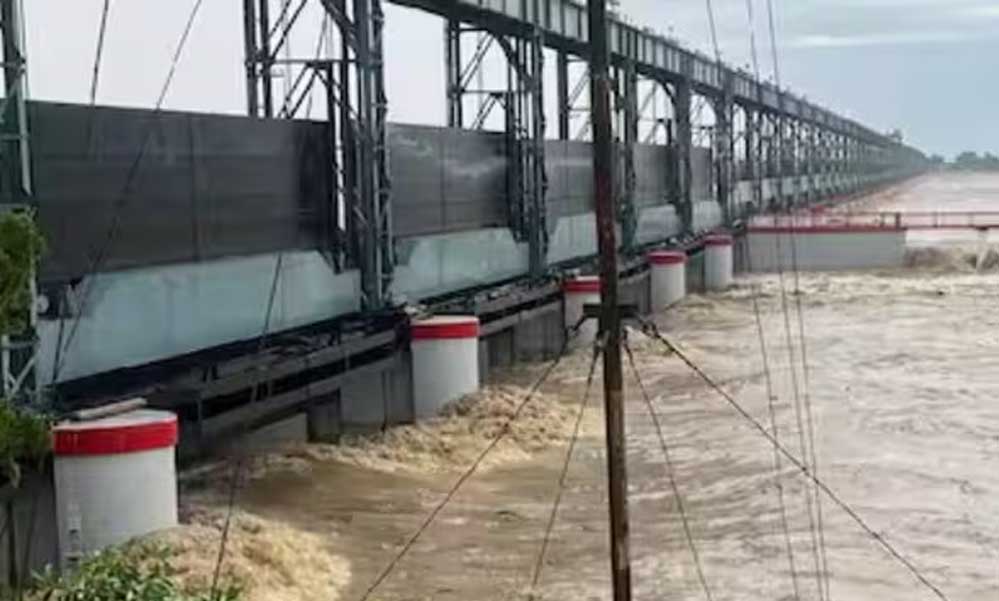 नेपाल सीमा पर झील फटने से बढ़ा खतरा! बिहार में 24 घंटे निगरानी, वाल्मीकिनगर से कोसी तक अलर्ट नेपाल सीमा पर झील फटने से बढ़ा खतरा! बिहार में 24 घंटे निगरानी, वाल्मीकिनगर से कोसी तक अलर्ट
