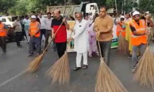 जालंधर में मंत्री, मेयर और DC ने थामी झाड़ू, AAP ने शुरू किया ‘मिशन क्लीन पंजाब’