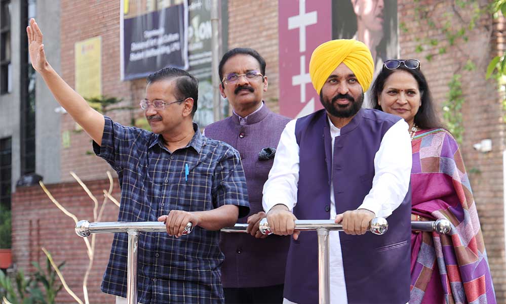 लोकलुभावनी योजनाओं के सहारे सत्ता बचाने की कोशिश, AAP का ‘रंगला पंजाब’ एजेंडा तैयार