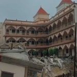स्वामी नारायण मंदिर का एक हिस्सा अचानक ढहा, प्रयागराज में कई महीनों से चल रहा था निर्माण कार्य