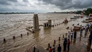गंगा समेत कई नदियों में बढ़ा जलस्तर, बिहार में बाढ़ का खतरा गहराया