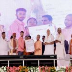 जनता दर्शन में सीएम योगी आदित्यनाथ ने सुनीं 200 लोगों की समस्याएं जनता दर्शन में सीएम योगी आदित्यनाथ ने सुनीं 200 लोगों की समस्याएं