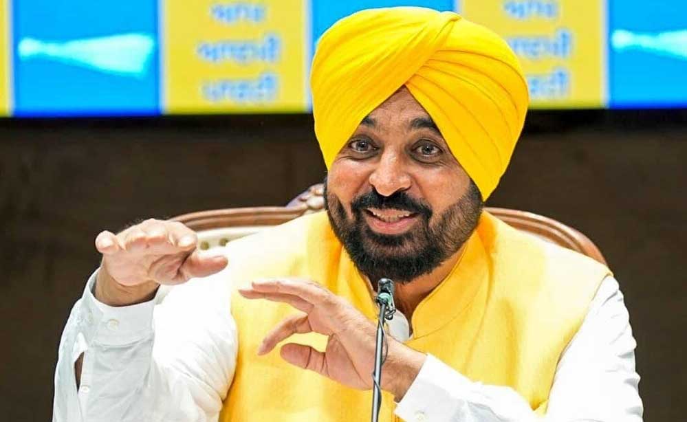 पंजाब के सरकारी मुलाजिमों के लिए बड़ी सौगात, कोठी बनाने को मिलेगा 75 लाख तक का लोन पंजाब के सरकारी मुलाजिमों के लिए बड़ी सौगात, कोठी बनाने को मिलेगा 75 लाख तक का लोन