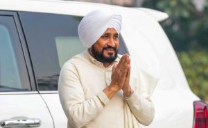 पंजाब कांग्रेस में गुटबाजी तेज! राहुल गांधी के आने से पहले चन्नी गुट ने किया शक्ति प्रदर्शन पंजाब कांग्रेस में गुटबाजी तेज! राहुल गांधी के आने से पहले चन्नी गुट ने किया शक्ति प्रदर्शन
