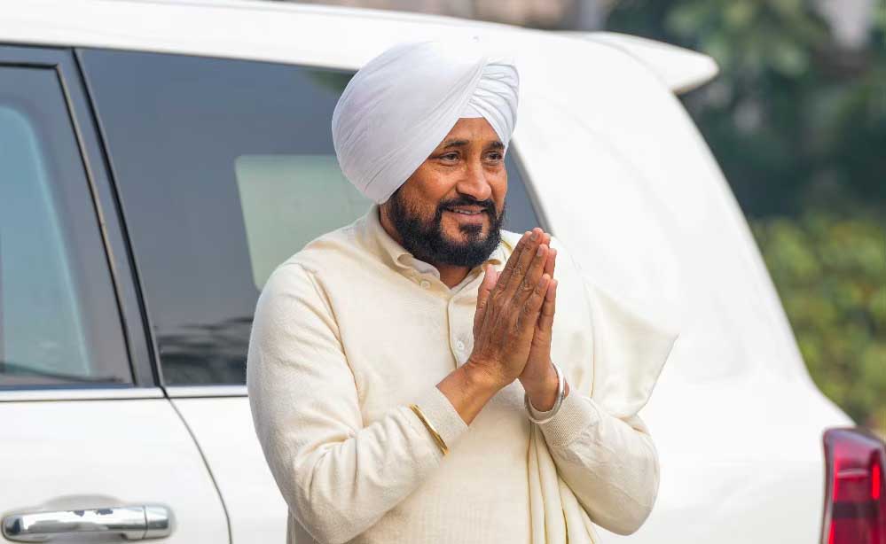 पंजाब कांग्रेस में गुटबाजी तेज! राहुल गांधी के आने से पहले चन्नी गुट ने किया शक्ति प्रदर्शन पंजाब कांग्रेस में गुटबाजी तेज! राहुल गांधी के आने से पहले चन्नी गुट ने किया शक्ति प्रदर्शन