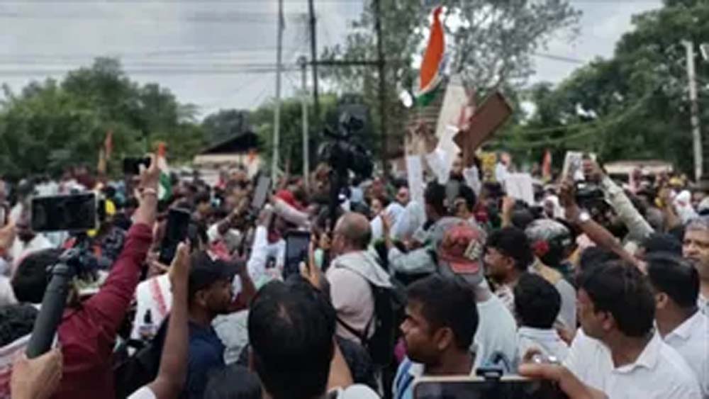 रांची में छात्रों का विधानसभा घेराव, तीन बैरिकेडिंग लांघे; देवेंद्रनाथ महतो भी पहुंचे रांची में छात्रों का विधानसभा घेराव, तीन बैरिकेडिंग लांघे; देवेंद्रनाथ महतो भी पहुंचे