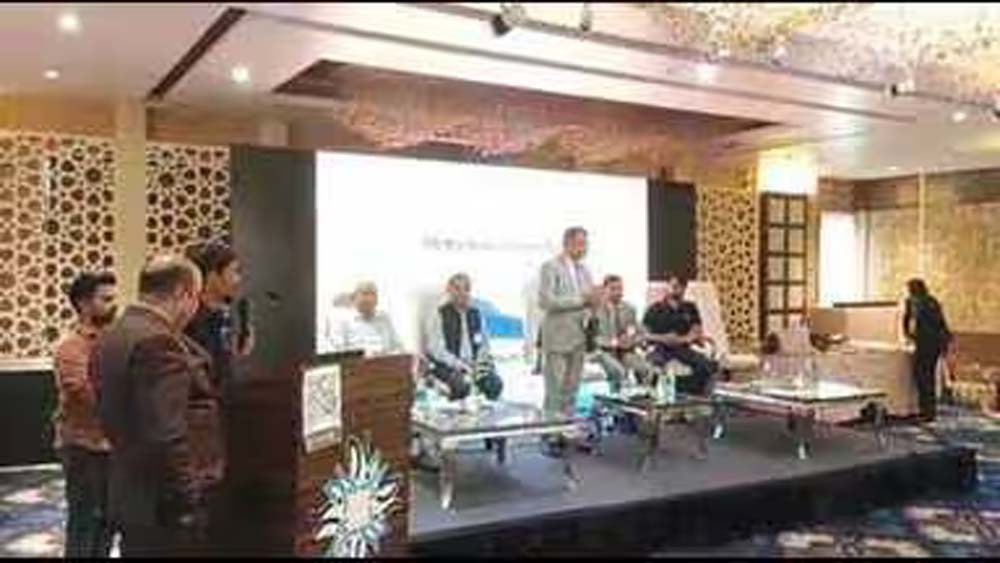 नाविक सम्मान समारोह में कैप्टन संजय पराशर की अपील, जहाजों और नाविकों को युद्ध से रखें दूर नाविक सम्मान समारोह में कैप्टन संजय पराशर की अपील, जहाजों और नाविकों को युद्ध से रखें दूर