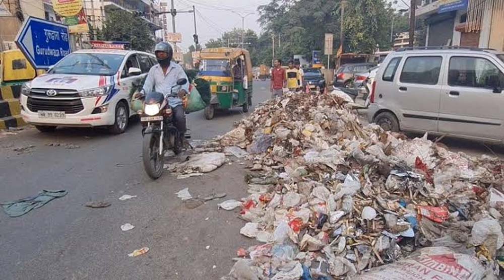 सफाई कर्मचारियों की 12 दिन की हड़ताल से हरियाणा एनसीआर में सफाई व्यवस्था चरमराई सफाई कर्मचारियों की 12 दिन की हड़ताल से हरियाणा एनसीआर में सफाई व्यवस्था चरमराई