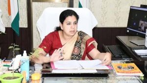 तीन जिलों की DM रहीं दिव्या मित्तल ने छोड़ी IAS की नौकरी, बोलीं- ‘आज आभार से आंखें नम हैं’