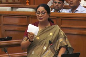 तीन बच्चों की शर्त पर रेखा गुप्ता बोलीं, महिलाओं की सेहत सरकार की प्राथमिकता तीन बच्चों की शर्त पर रेखा गुप्ता बोलीं, महिलाओं की सेहत सरकार की प्राथमिकता
