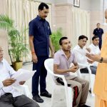 सीएम योगी आदित्यनाथ ने ‘जनता दर्शन’ में सोमवार सुबह प्रदेश के कई जनपदों से आए लोगों की सुनीं समस्याएं