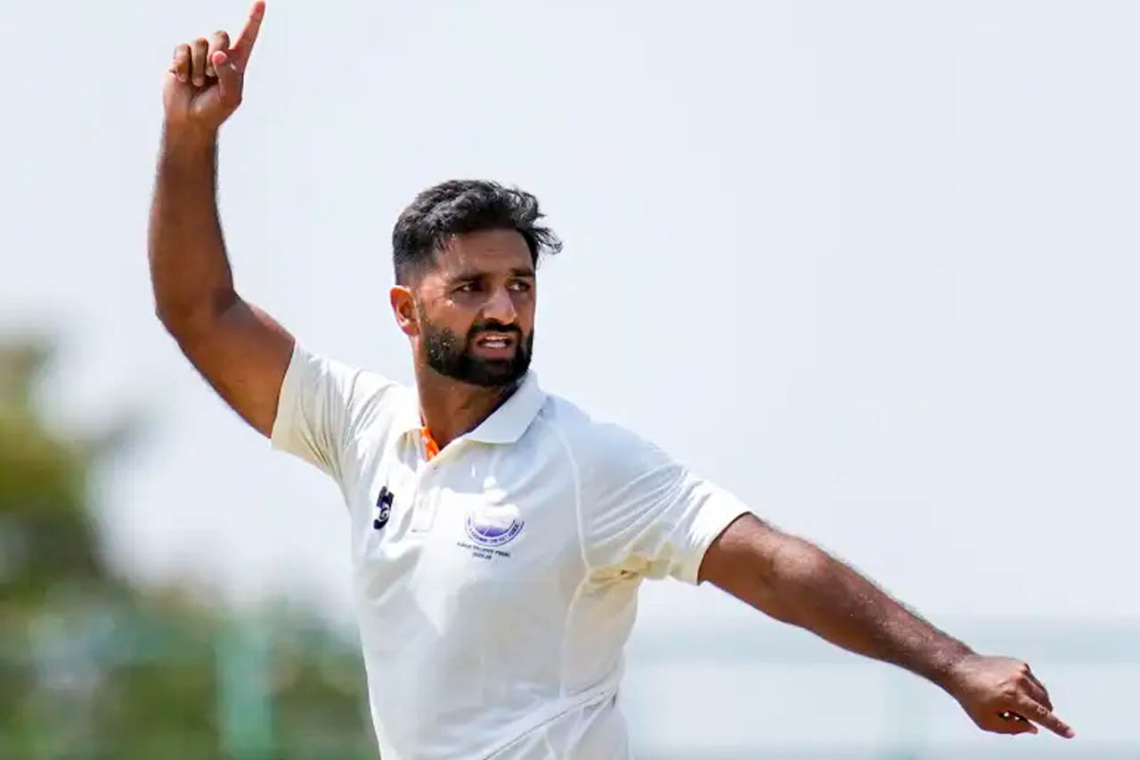 घरेलू क्रिकेट में 104 विकेट लेने वाले आकिब नबी की चमकी किस्मत, पहली बार Team India में एंट्री घरेलू क्रिकेट में 104 विकेट लेने वाले आकिब नबी की चमकी किस्मत, पहली बार Team India में एंट्री