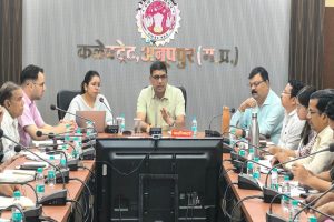 सभी छात्रावासों एवं आश्रमों में प्रमुख दूरभाष नंबर किए जाएं प्रदर्शित- कलेक्टर