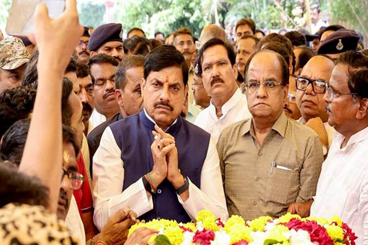 पूर्व मंत्री पारस चंद्र जैन के निधन पर CM डॉ. यादव ने जताया गहरा शोक, दी भावभीनी श्रद्धांजलि पूर्व मंत्री पारस चंद्र जैन के निधन पर CM डॉ. यादव ने जताया गहरा शोक, दी भावभीनी श्रद्धांजलि