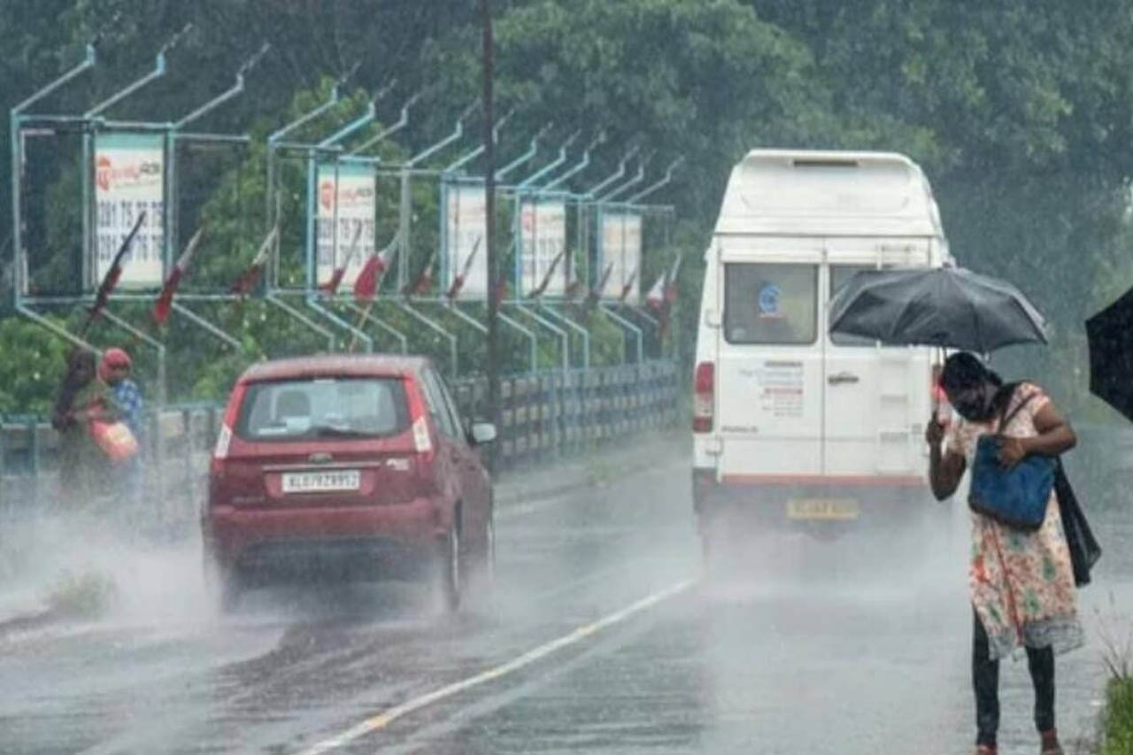 मध्य प्रदेश में फिर बदला मौसम, कई जिलों में बारिश की वापसी; IMD ने जारी की नई चेतावनी मध्य प्रदेश में फिर बदला मौसम, कई जिलों में बारिश की वापसी; IMD ने जारी की नई चेतावनी